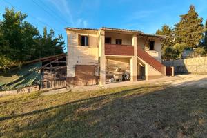 CASALE MARCHIGIANO da Ristrutturare