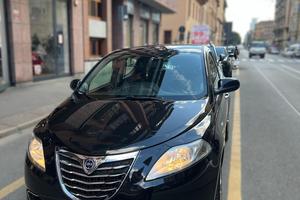 Lancia Ypsilon - APERTI AD AGOSTO