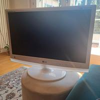 Tv LG piccola con telecomando