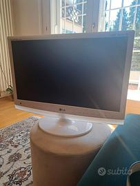 Tv LG piccola con telecomando