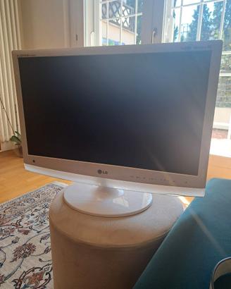 Tv LG piccola con telecomando