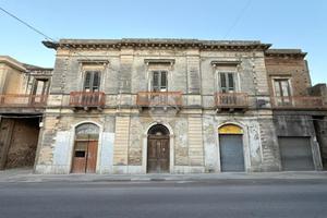 MULTILOCALE A ROCCALUMERA