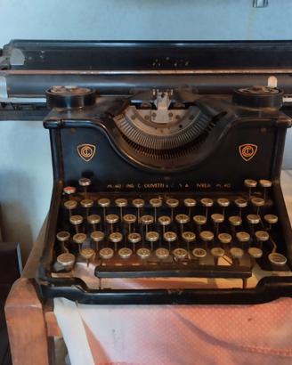 macchina da scrivere usata olivetti M40