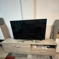 Mobile soggiorno con TV e microonde compresi