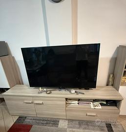 Mobile soggiorno con TV e microonde compresi