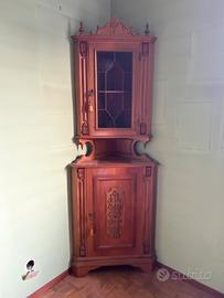 Angoliera a doppio corpo in legno intagliato