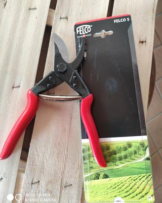 Forbici da potatura manuale.