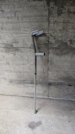 Stampella singola regolabile 