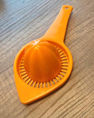 Spremiagrumi manuale in plastica arancione