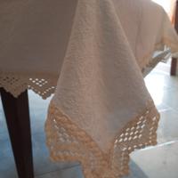 Tovaglia di lino e uncinetto 