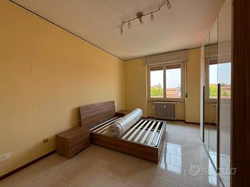 Stanza in appartamento di 60 m² a Milano