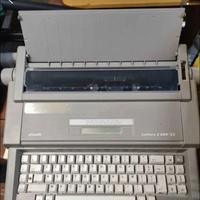 Macchina da scrivere  Olivetti Lettera E504-II