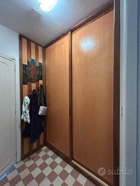 mobile di pregio con ante scorrevoli 