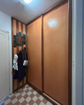 mobile di pregio con ante scorrevoli 