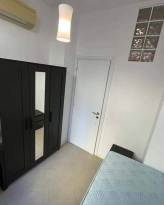Stanza in appartamento di 120 m² a Roma