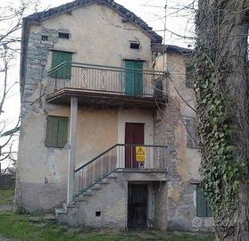 Rustico / Casale di 200 m² con più di 5 locali a P