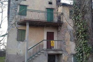 Rustico / Casale di 200 m² con più di 5 locali a P
