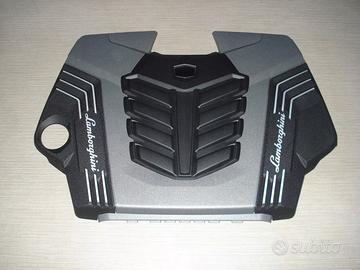 Copertura Motore Lamborghini Urus con logo V8
