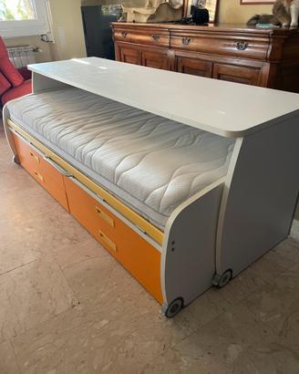 Letto singolo salvaspazio con scrivania scorrevole