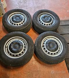 Cerchi + gomme Ford custom 215/65 R15