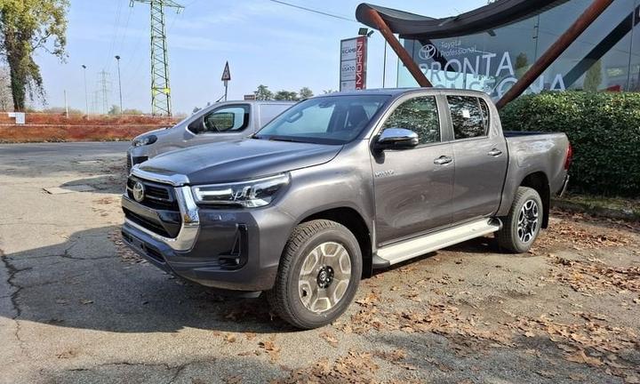 Toyota Hilux 2.4 D-4D A/T 4WD 4 porte Doppia ...