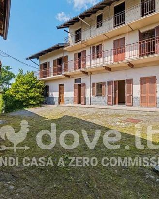 Casa indipendente di 263 m² con più di 5 locali a 
