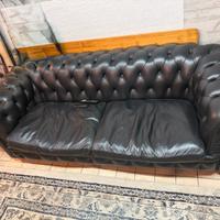 Divano chesterfield 3 posti in pelle nera