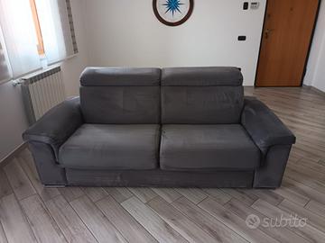 Divano letto moderno grigio chiaro – come nuovo
