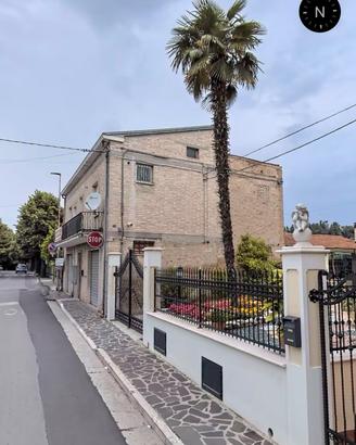 Casa/Abitazione Suddivisa in 4 Appartamenti