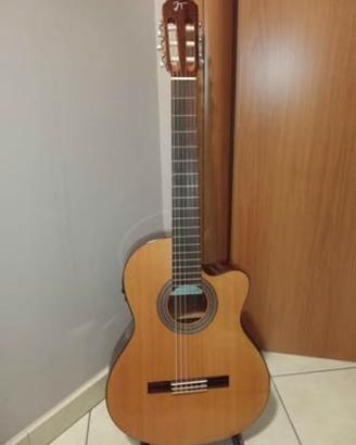 Chitarra classica Yose Torres elettrificata