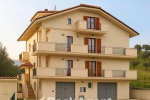 CASA SINGOLA SU 4 LIVELLI CON AMPI SPAZI E ATTICO