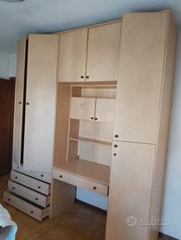 Armadio con scrivania integrata