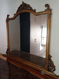 Specchiera con cornice dorata