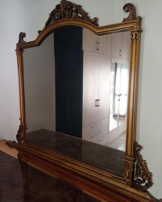 Specchiera con cornice dorata