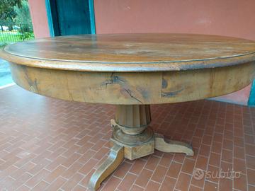 Tavolo di pregio antico in noce