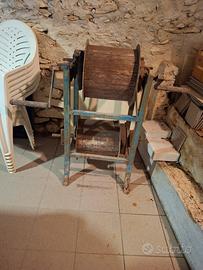 sgranatrice d'epoca  per grano turco o mais 