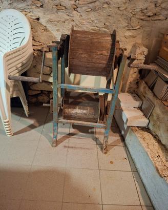 sgranatrice d'epoca  per grano turco o mais 