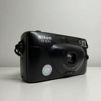Nikon EF100 – fotocamera a pellicola 35mm vintage