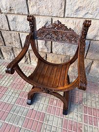 Antica sedia rinascimentale intagliata in legno