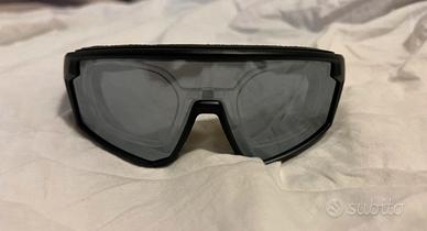 Occhiali sportivi con clip