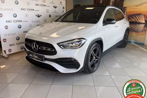 MERCEDES-BENZ GLA 200 d Aut. Premium AMG * TETTO