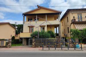 Villa di 345 m² con più di 5 locali e box auto dop