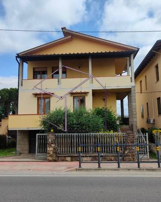 Villa di 345 m² con più di 5 locali e box auto dop