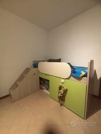 Letto con scrivania cassetto e scaletta