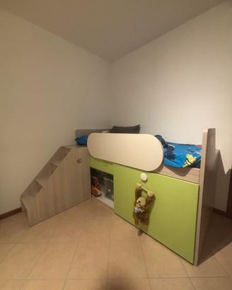 Letto con scrivania cassetto e scaletta