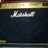 Amplificatore più chitarra elettrica