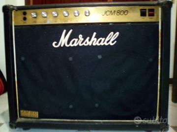 Amplificatore più chitarra elettrica