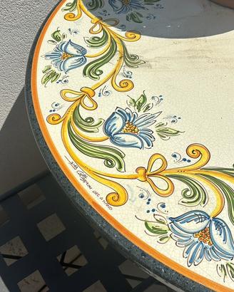 Tavolo ceramica di Caltagirone e quattro sedie