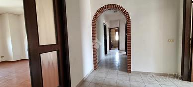 4 LOCALI A CASTROLIBERO