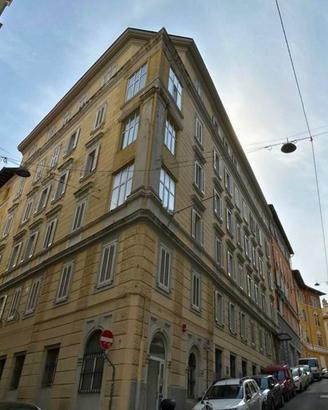 Largo Barriera da ristrutturare con ascensore